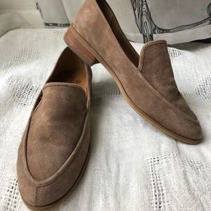 Susina Kellen Almond Toe Suede Loafers Tan